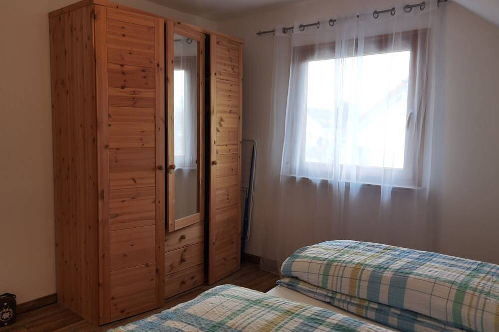 Ganze Wohnung, Nichtraucher- Ferienwohnung mit Balkon in Bad Buchau, Landkreis Biberach