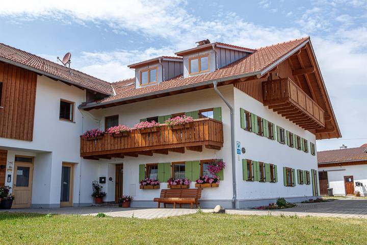 Ferienwohnung für 4 Personen, mit Balkon und Terrasse sowie Garten