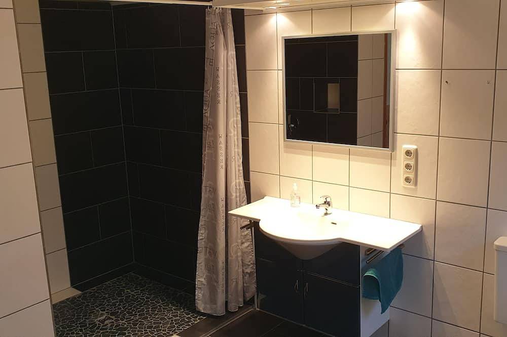 Ganze Wohnung, Gemütliche Ferienwohnung (85 qm) für bis zu 5 Personen mit voll ausgestatteter Küche in Bischofsheim an der Rhön, Rhön-Bayern