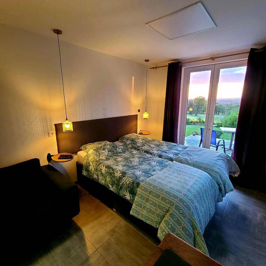 Appartement entier, One-Bedroom Apartment in Saint-Pardoux-Corbier, Région de Brive-la-Gaillarde