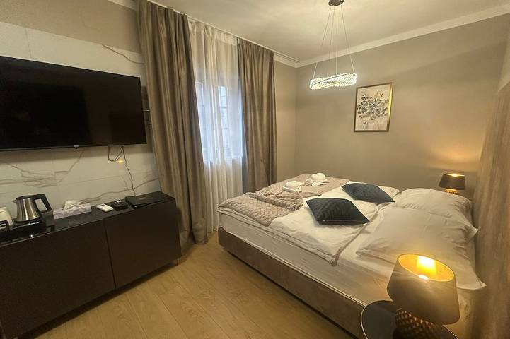 Cozy 1-bedroom hotel in beautiful Plitvička Jezera with Ac in Smoljanac, Plitvicer Seen