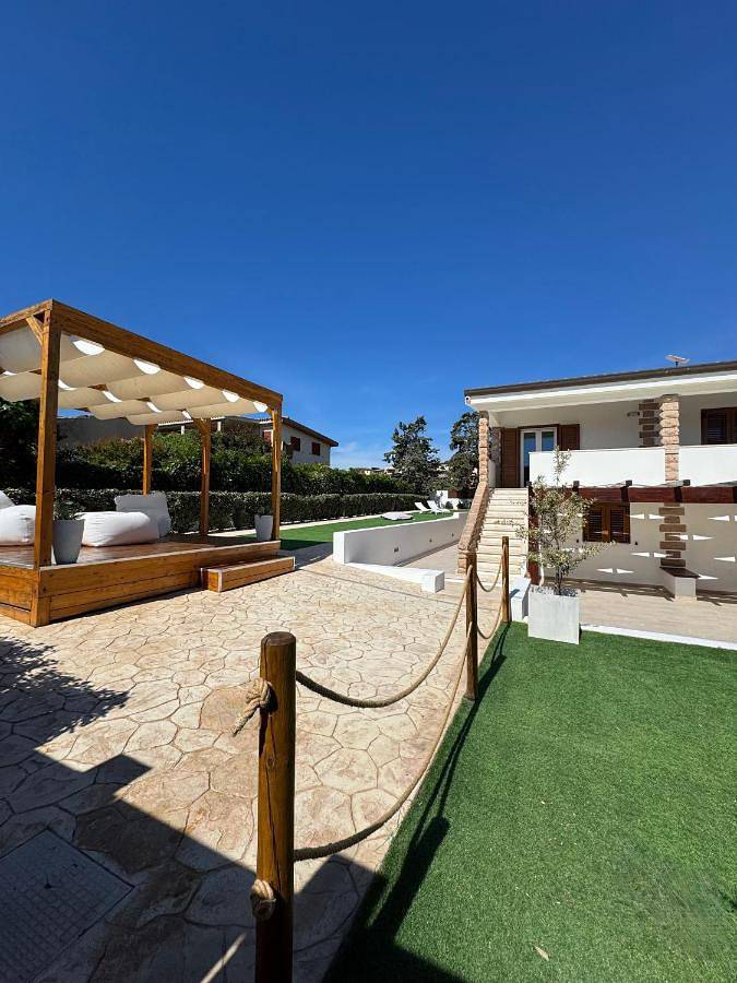 Ferienhaus für 6 Personen, mit Balkon und Terrasse sowie Garten und Ausblick in Capo Comino