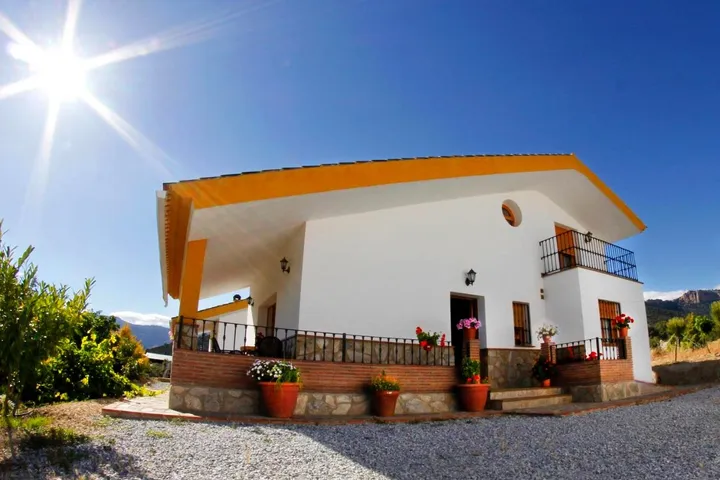 Casa de vacaciones para 5 personas, con piscina además de vistas y jardín - 1