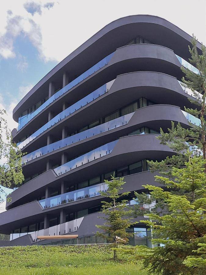 Appart’hôtel pour 2 personnes, avec sauna et piscine ainsi que jacuzzi et balcon