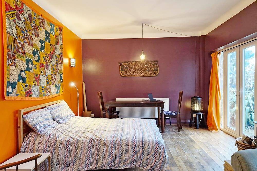 Coastal - Wittering  -  an annexe that sleeps 6 guests  in 3 bedrooms in West Wittering, West Sussex