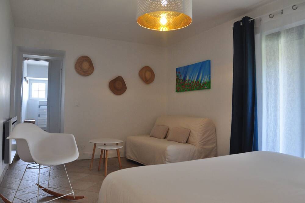 Chambre d'hôtes A la clé des champs Gorges de l'Aveyron Cocoon room in Varen, Massif Central