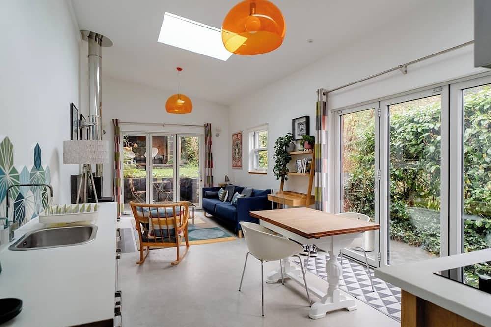 Contemporary Oasis in Ashburton the Edge of Dartmoor National Park in Ashburton, Dartmoor
