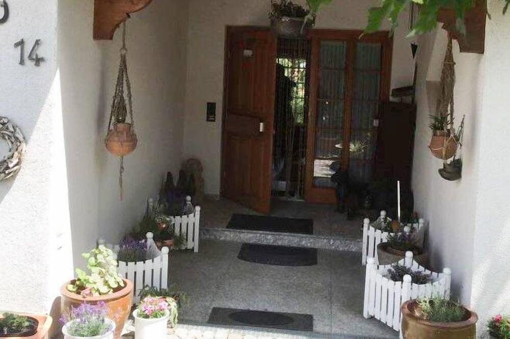 Ganze Wohnung, Ferienwohnung Moni, 90qm, 1 Schlafzimmer, 1 Wohn-/Schlafzimmer, Wintergarten, max. 4 Personen in Bräunlingen, Südschwarzwald