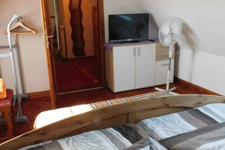 Ganze Wohnung, Ferienwohnung mit Blick auf den Frankenwald in Rosenthal am Rennsteig, Saaleland