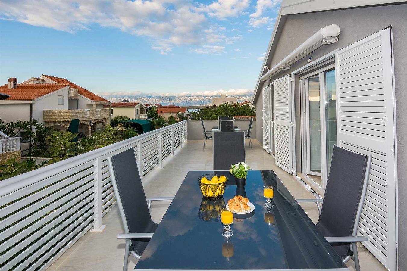 Entire apartment, 3 stars apartment just 70 m from beach | air conditioning, Wi-Fi, satellite tv | for 2-4 persons in Vir