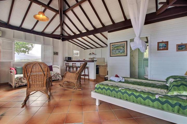 Location de vacances pour 3 personnes, avec piscine ainsi que vue et jardin dans Bellefontaine (Martinique) - 2