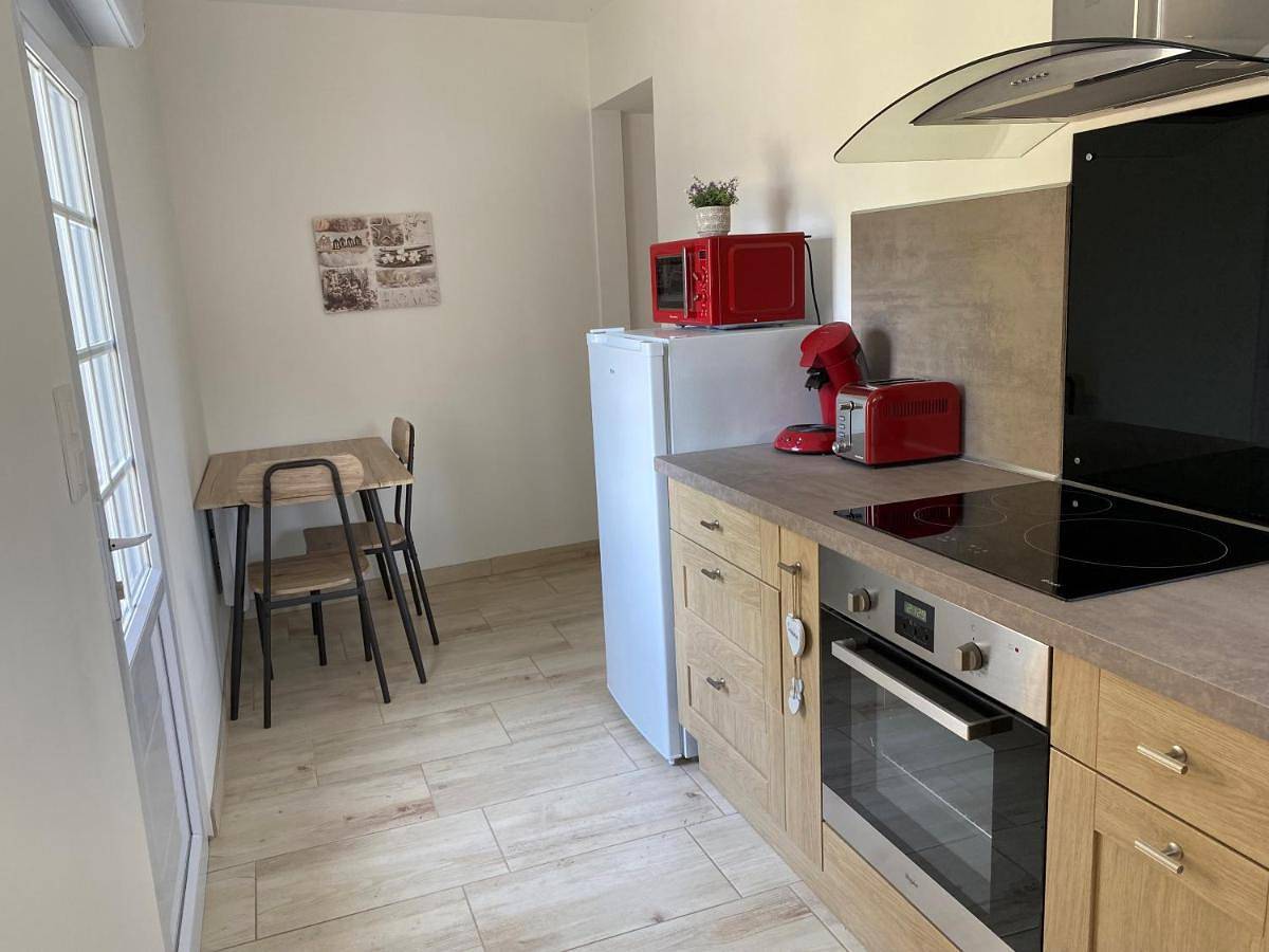 Appartement entier, One-Bedroom Apartment in Mouleydier, Périgord Pourpre