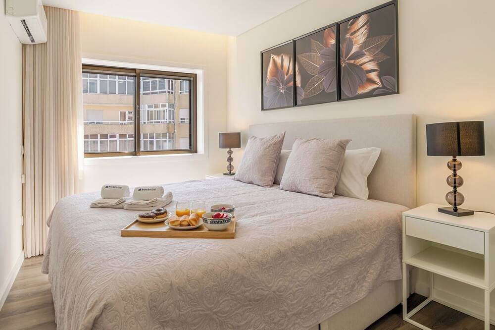 Apartamento entero, Spacious and Stylish Flat with Garage by Hostwise in Ermesinde, Distrito de Porto