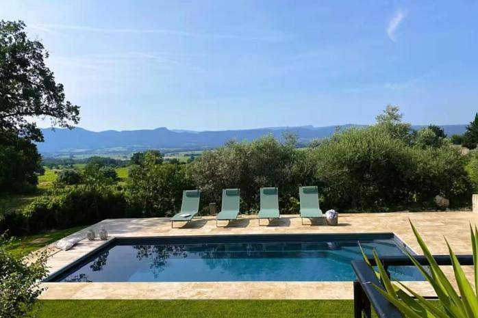 Location de vacances pour 6 personnes, avec vue ainsi que piscine et jardin à Puyloubier - 2