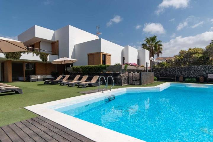 Villa pour 12 personnes, avec piscine ainsi que terrasse et jardin à Playa de las Américas - 2