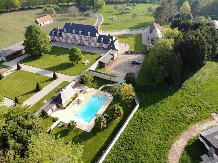 Location de vacances pour 15 personnes, avec piscine et jardin dans Intraville
