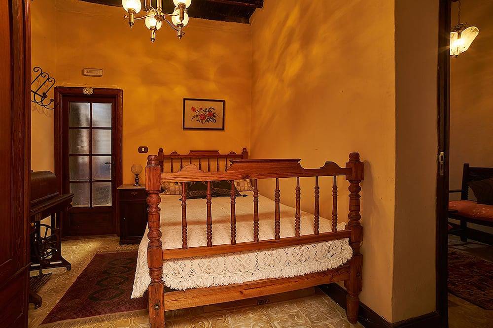 Antigua escuela de (Old School from) 1840 Wifi in Fasnia, Tenerife Sur