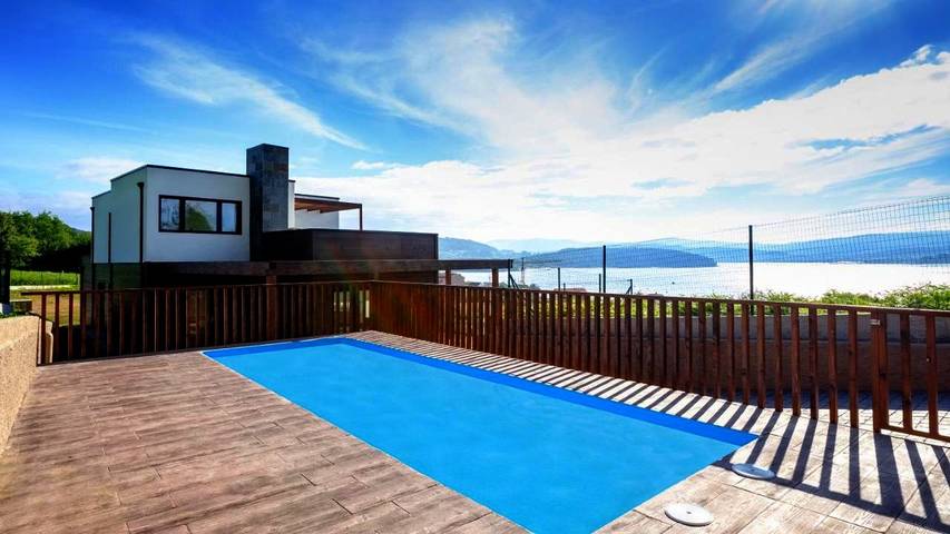 Apartamento para 9 personas, con Balcón y Terraza además de Jardín y Piscina en Outes