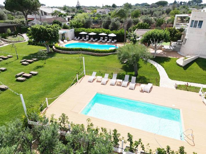 Appart’hôtel pour 3 personnes, avec Balcon et Terrasse ainsi que Jardin et Bassin pour enfant