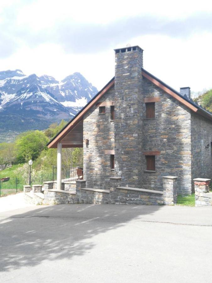 Casa rural para 10 personas, con Balcón y Terraza además de Jardín y Vistas en Valle de Tena