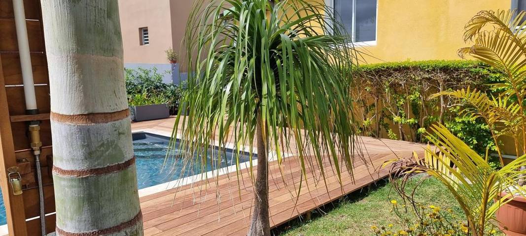 Chambre d’hôte pour 12 personnes, avec jacuzzi et piscine ainsi que jardin et bassin pour enfant