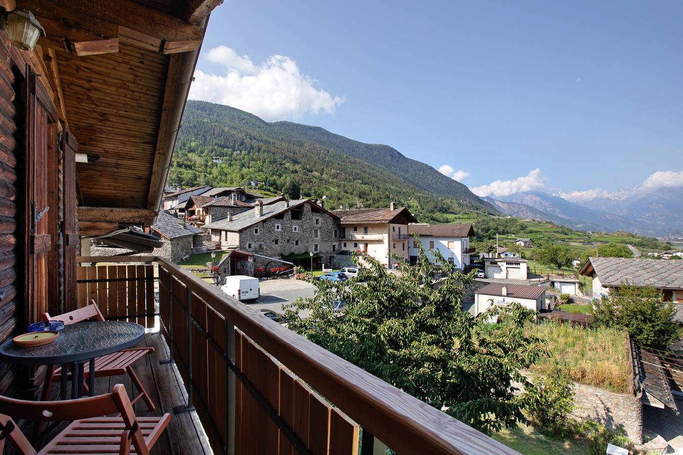 Ganze Wohnung, Ferienwohnung 'Casa Olma' mit Bergblick, privater Terrasse und Wi-Fi in Gressan, Comune di Gressan