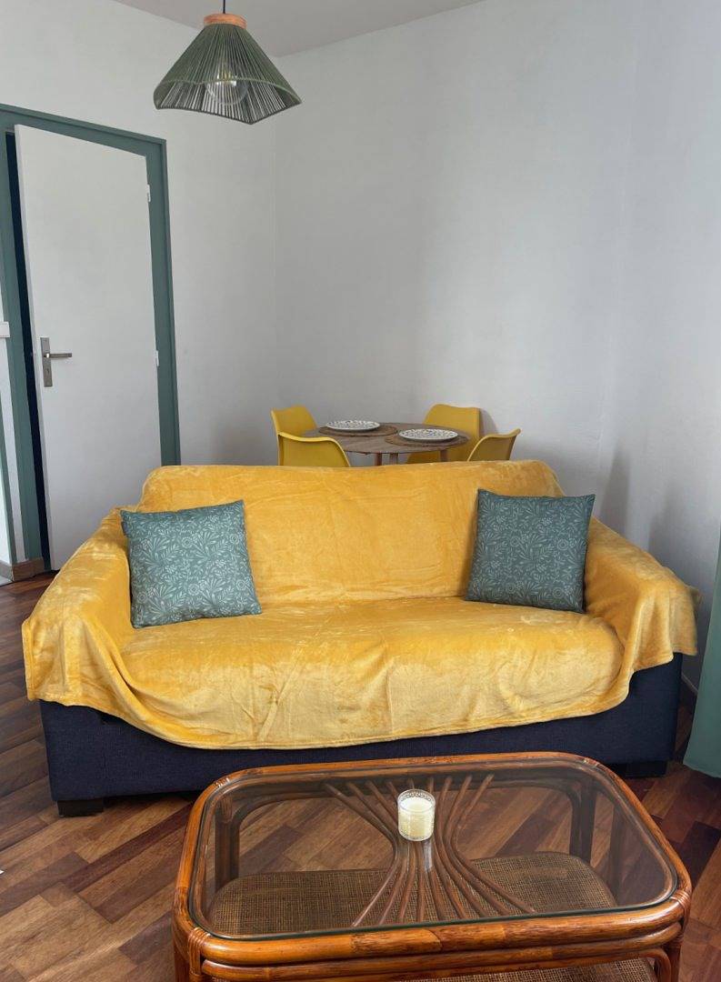 Appartement entier, Appartement 35 m², 1er étage, 200 m de la mer in Luc-sur-Mer, Région de Caen