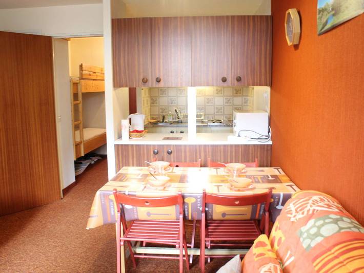 Appartement entier, Studio charmant au pied des pistes, balcon sud, parking gratuit, animaux acceptés ! in Station de Risoul, Risoul