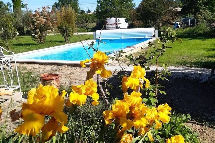 Location de vacances pour 4 personnes, avec terrasse et jardin à Saint-Remèze