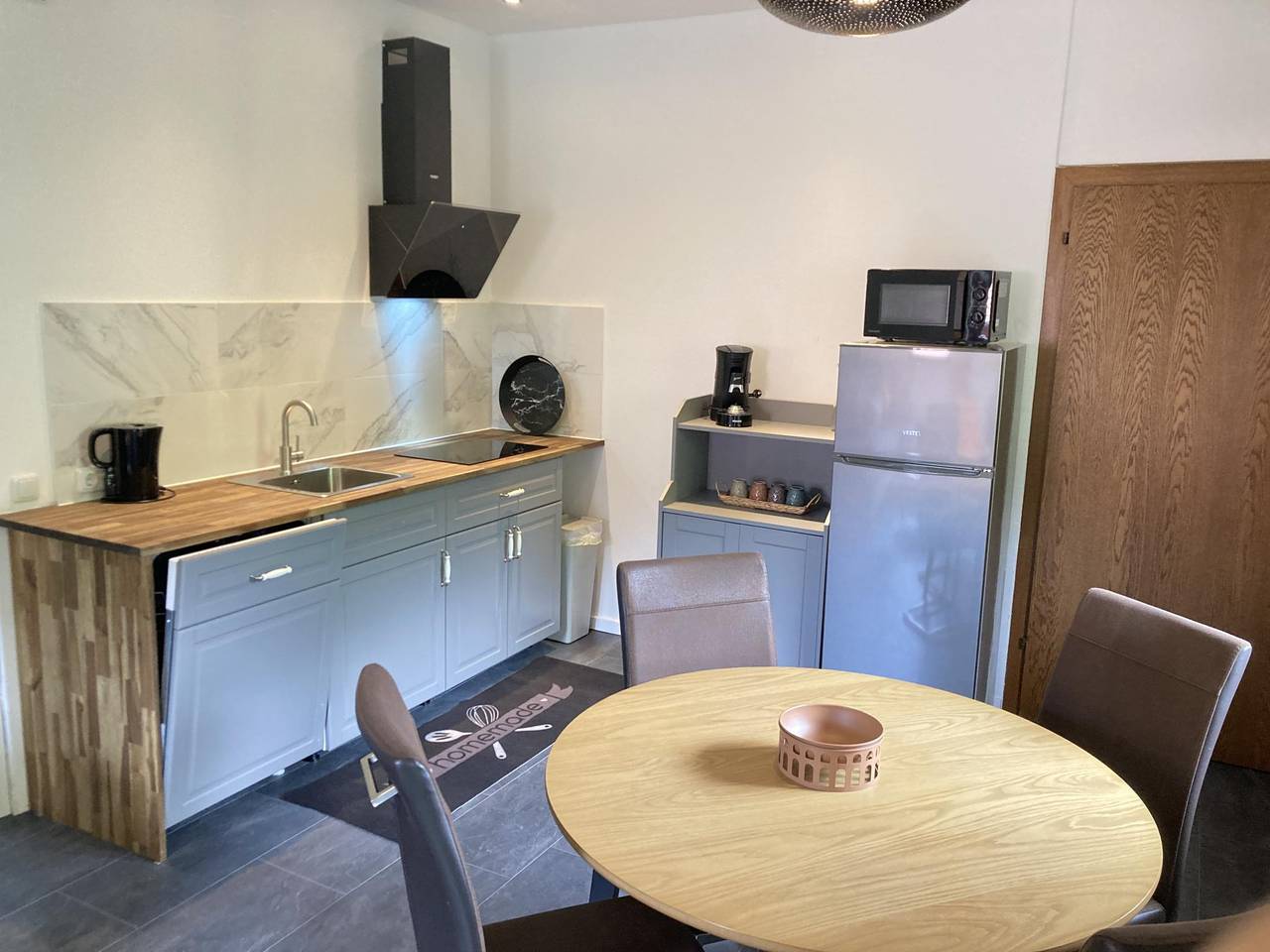 Ganze Wohnung, Ferienwohnung mit Meerblick und Privatstrand in Feld am See, Villach-Land
