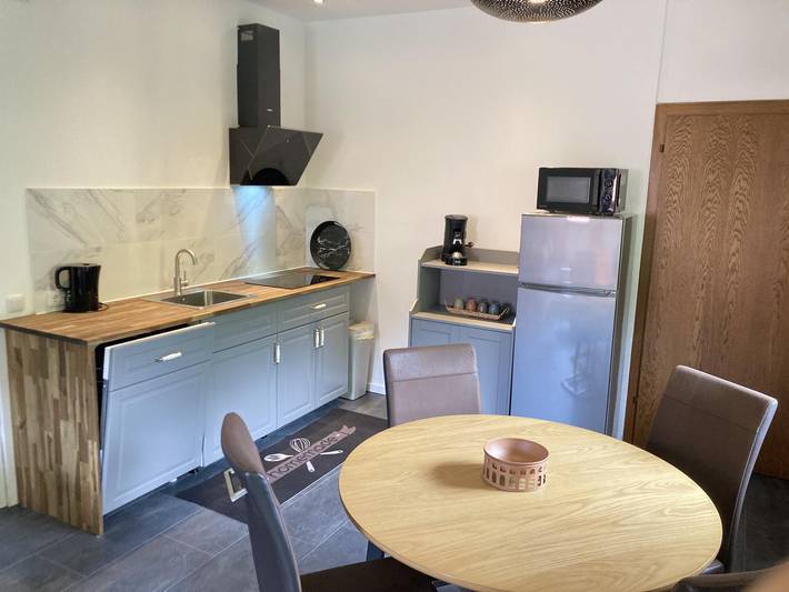 Ganze Wohnung, Ferienwohnung mit Meerblick und Privatstrand in Feld am See, Villach-Land