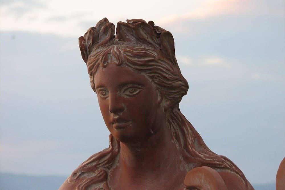 Nice unique place Villa Erato Recommended for Families Near the sea side. in Hydra