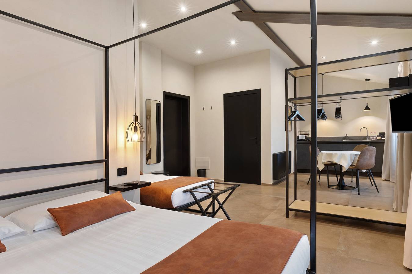 Entire apartment, Apartment 'Agr Casa Pezzo 3 Pax' with Shared Pool, Wi-Fi and Air Conditioning in Castelnuovo del Garda, Garda Mountains