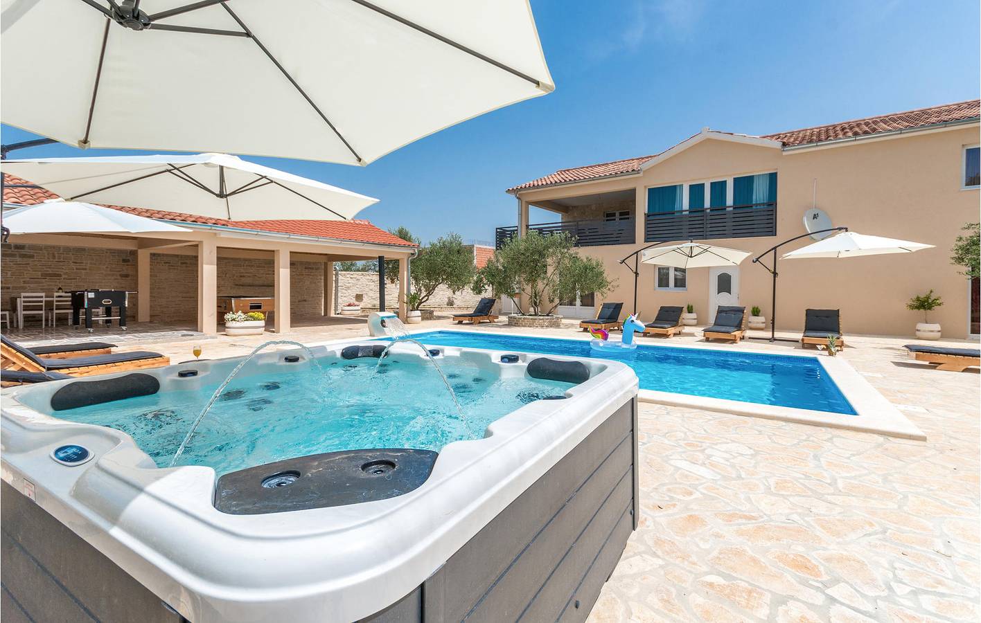Gezellig appartement in Kakma: wifi, terras, parkeergelegenheid en keuken, op 2 km van het stadscentrum in Polača, Zadar