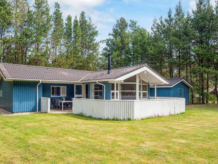 Ferieudlejning for 6 personer, med Jacuzzi og Terrasse samt Have i Jegum