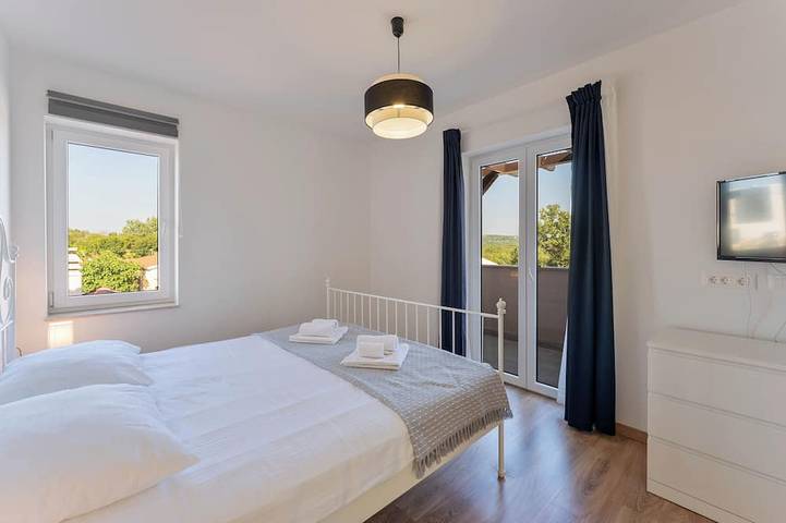 Prunkvolle Villa mit Großem Pool in Sveti Lovreč Pazenatički, Istrie centrale