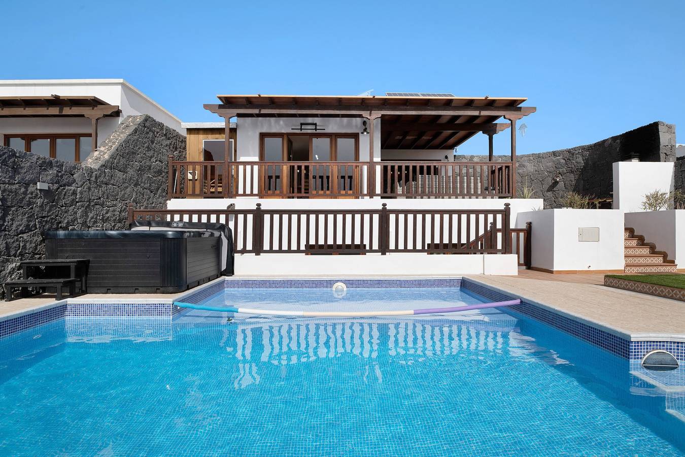Villa Peaky con vistas al mar y a la montaña, piscina y sauna in Playa Blanca, Yaiza