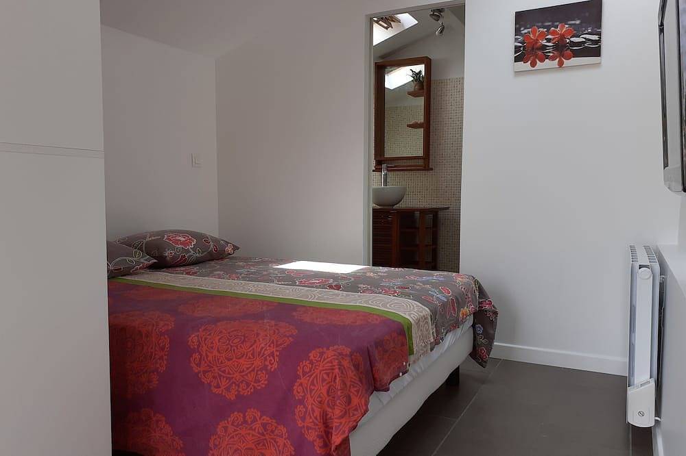 Appartement entier, Studio indépendant au calme, avec parking à 2,5km de la plage +  2 vélos prêtés. in Ondres, Côte d’Argent