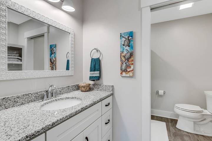 Vacation rental for 8 people, with balcony and yard in North Carolina