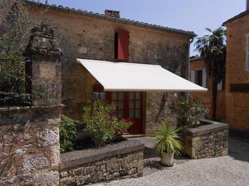 Gîte pour 6 personnes, avec terrasse à Biron