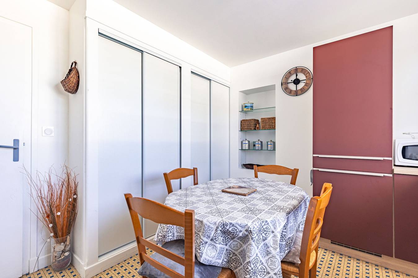 Apartamento entero, Apartamento en Saint-Pierre-d’Oléron con terraza, jardín privado y Wi-Fi in Saint-Pierre-d'Oléron, Côte de Beauté