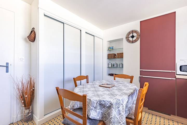 Apartamento entero, Apartamento en Saint-Pierre-d’Oléron con terraza, jardín privado y Wi-Fi in Saint-Pierre-d'Oléron, Côte de Beauté