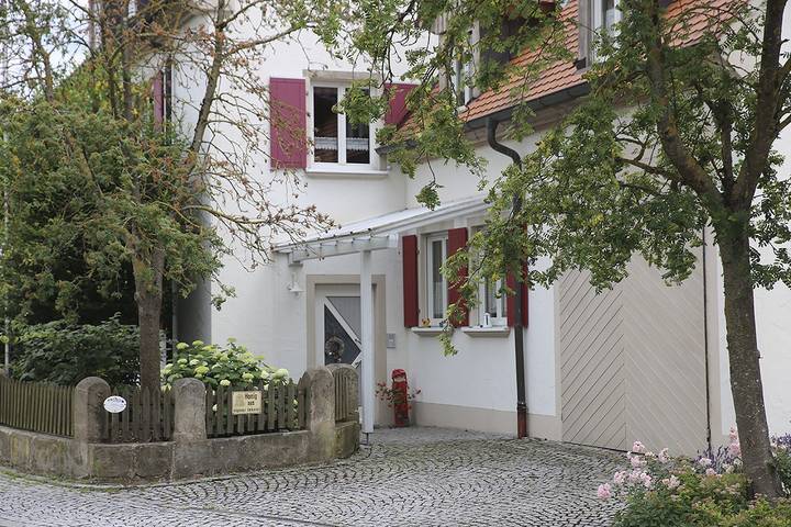 Ferienwohnung für 2 Personen, mit Balkon und Balkon/Terrasse sowie Terrasse und Garten in Fränkisches Seenland