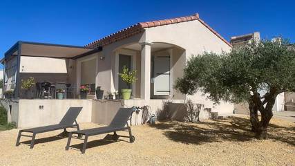 Cottage pour 6 personnes, avec vue sur le lac ainsi que vue et jardin à Aramon