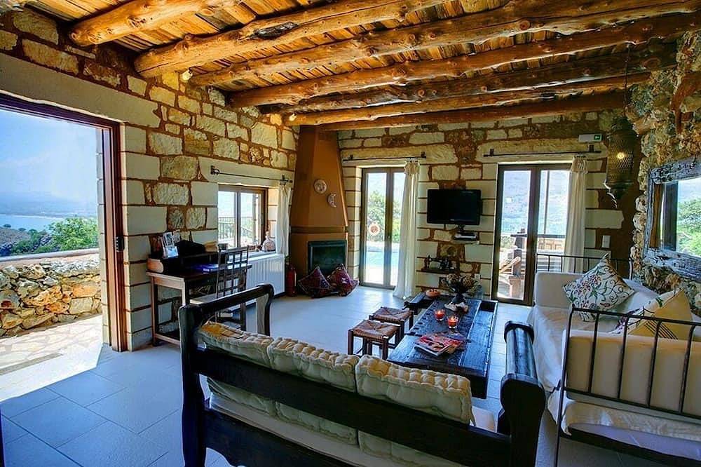 Private traditional villa Chrysa with sea - mountain views 3km from sandy beach in Georgioupoli, Chania en omgeving