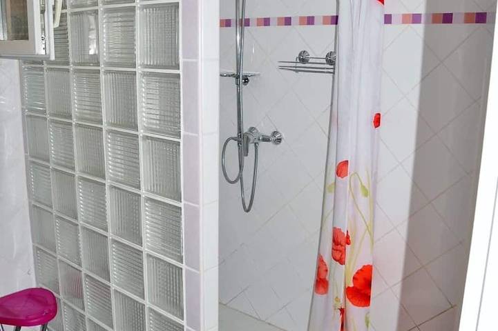 Gîte pour 4 personnes, avec terrasse ainsi que piscine et jardin à Paradou - 4