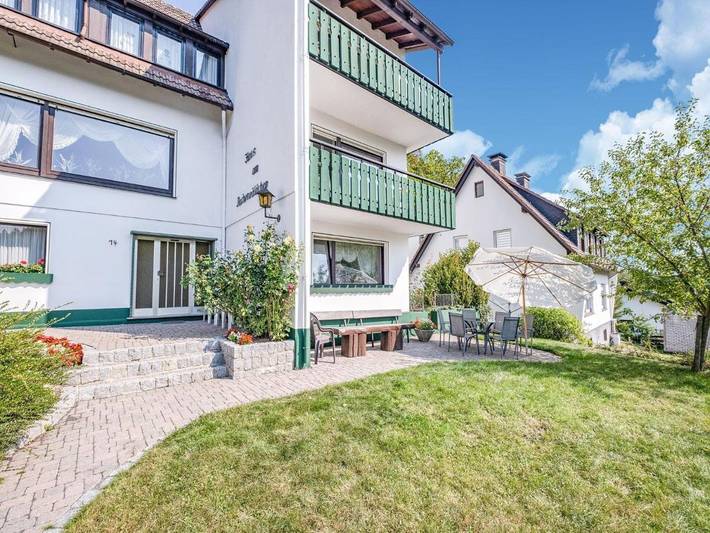 Ferienwohnung für 10 Personen, mit Pool und Balkon sowie Garten