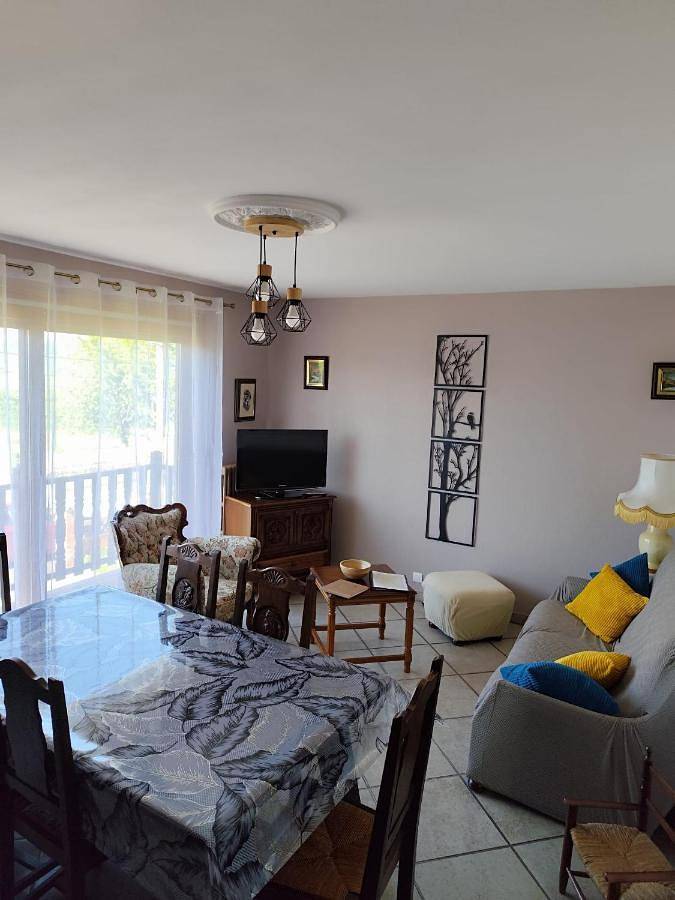Location de vacances pour 6 personnes, avec jardin à Sainte-Florine