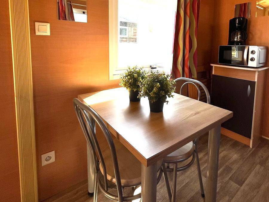 Camping Le Célé - Hébergement 3 personnes - Roulotte Jean Paul in Saint-Sulpice (Lot), Parc Naturel Régional des Causses du Quercy