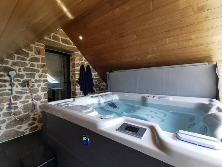 Location de vacances pour 2 personnes, avec Jacuzzi ainsi que Terrasse et Jardin à Elliant